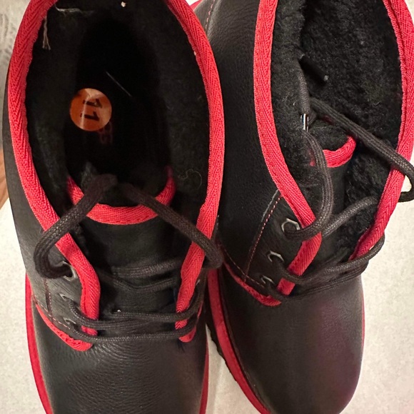 UGG Men’s shoe - Picture 3 of 3